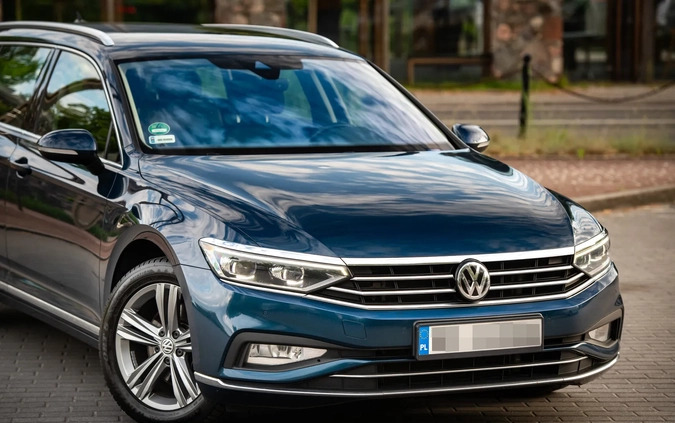 Volkswagen Passat cena 82900 przebieg: 181000, rok produkcji 2019 z Kłodawa małe 497